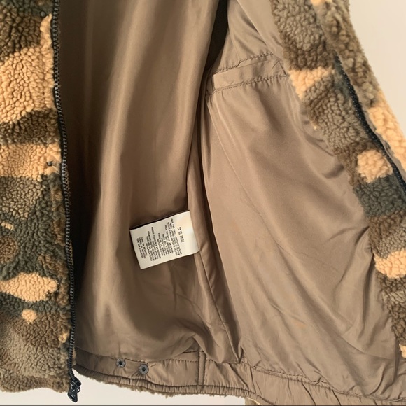 Levi Straus & Co Sherpa Camouflage Trucker Jacket - Picture 10 of 16